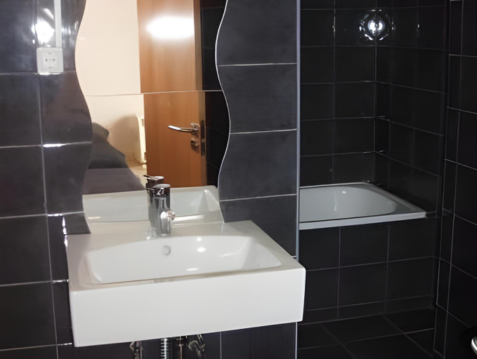 Bathroom 5, Hotel Ibiza, Barcelona