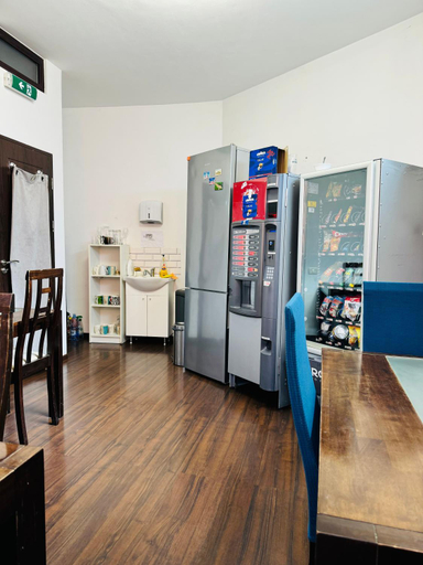 Food & Drinks 4, Central Hostel Partener, Oradea