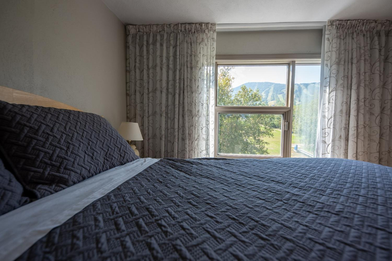 Bedroom 2, Sugarloaf Inn, Franklin