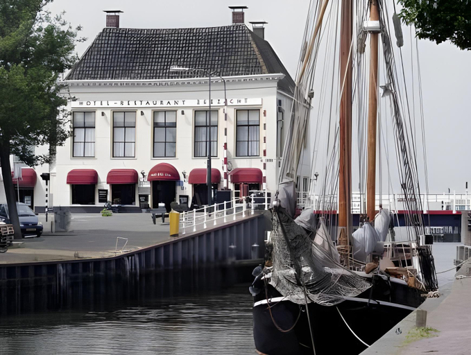 Others 5, Hotel Zeezicht, Harlingen