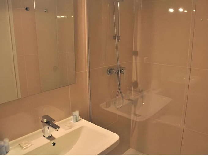 Bathroom 3, Hostal Alberana, Girona