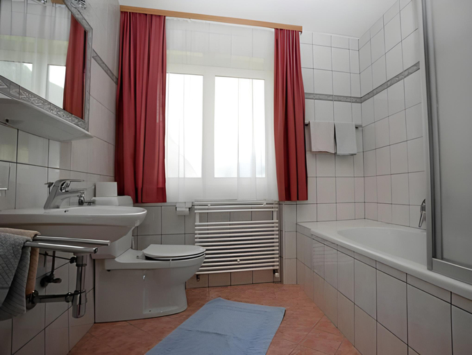 Bathroom 2, Beim Back, Imst