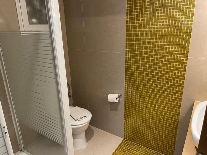 Bathroom 3, Plaza Hotel, Central Macedonia