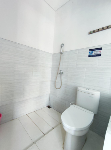 Bathroom 12