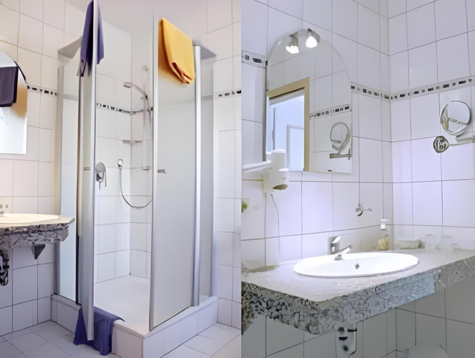 Bathroom 3, Hotel garni Hopfengold, Pfaffenhofen an der Ilm