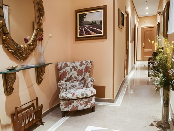 Others 4, Hostal Oriente, Madrid