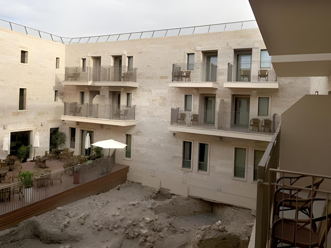 Others 2, HI Akko Hostel