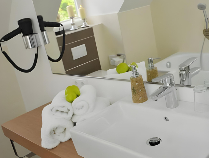 Bathroom 5, Hotel Friesischer Hof, Aurich