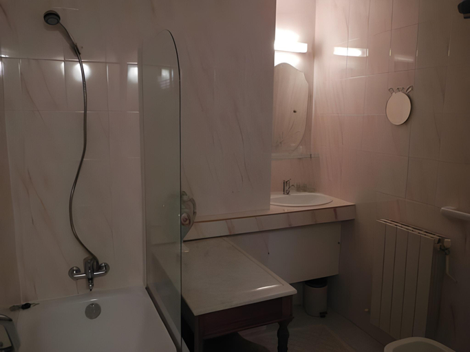 Bathroom 4, Moulin de la Sambuc, Var