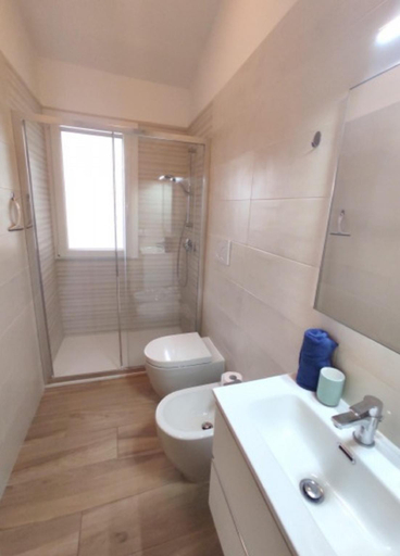 Bathroom, Big Apartment with Swimming Pool - Private Beach Place included by Beahost, Venezia