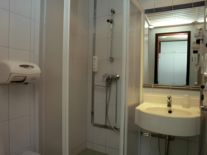 Bathroom 4, Holiday Club Salla Superior Apartments, Lapland