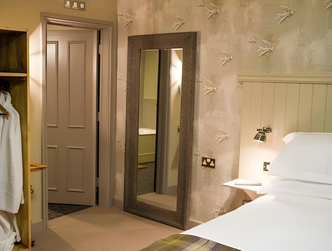 Bedroom 2, The Angel and Blue Pig, Hampshire