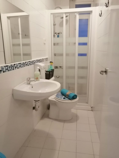 Bathroom 3, Good morning RH Santander - Hostel, Cantabria