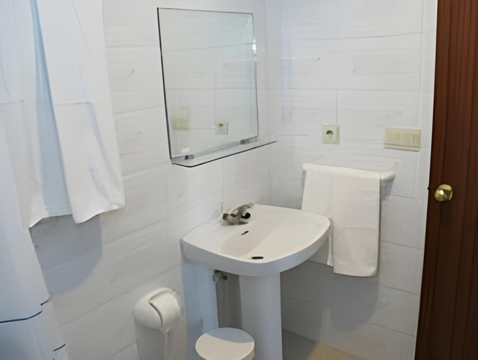 Bathroom 4, Vistamar Apartamentos, Alicante