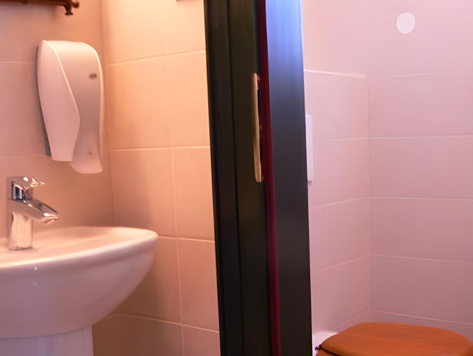 Bathroom 4, Kosbor Panzio, Őriszentpéter