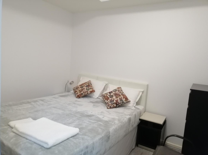2-bedroom security apartment with free parking on premises, Canterbury
