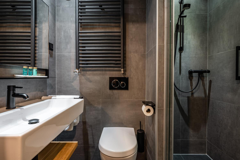 Bathroom 3, Hotel Zeezicht Vlieland, Vlieland