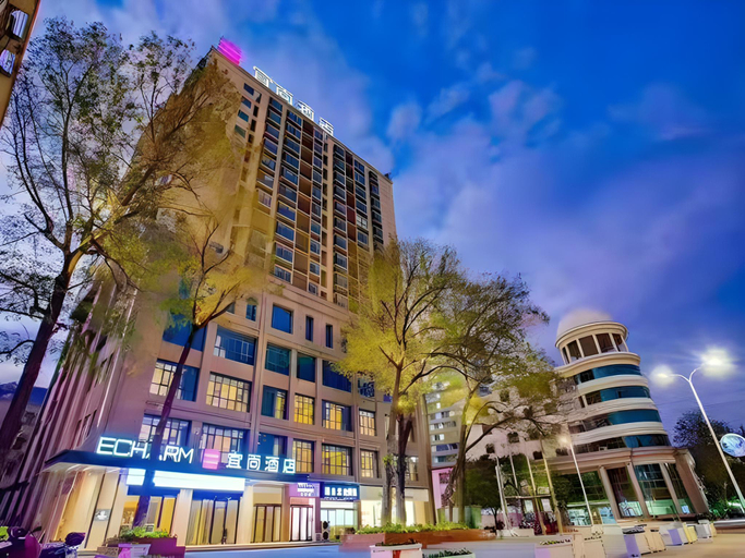 Exterior & Views