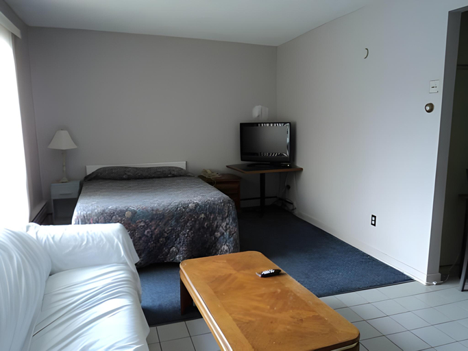 Others 5, Rymal's Motel, Essex