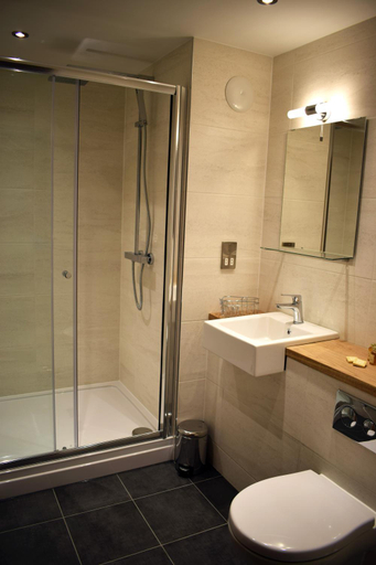 Bathroom 3, The Horse & Jockey, Derbyshire