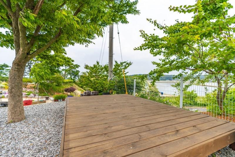 Others 5, Taean Aura Pension, Taean