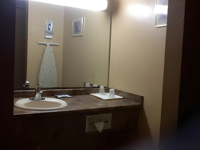Bathroom 3, Freer Executive Inn and Studios, Duval