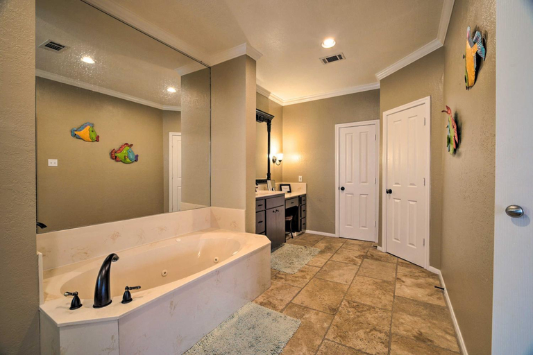 Bathroom 3, Waterfront Lake Conroe Getaway w/ Multiple Decks!, Montgomery