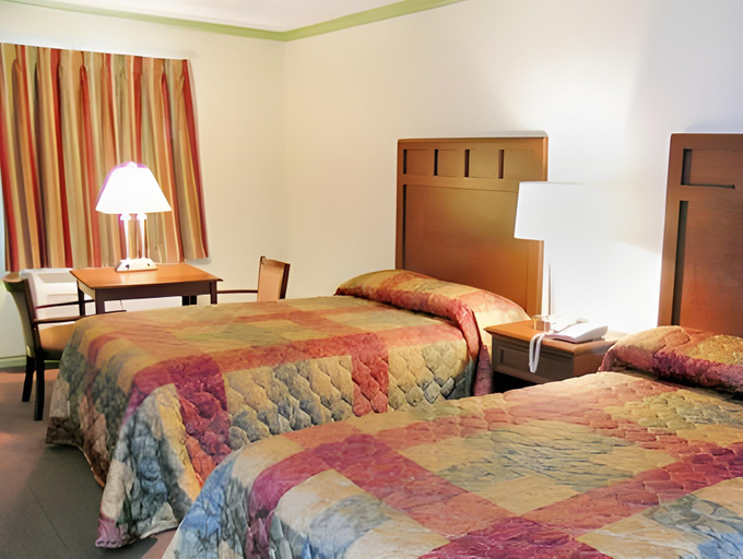 Bedroom 2, Victorian Inn Midland, Midland