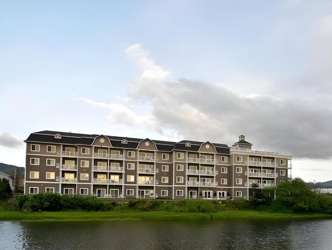 Exterior & Views