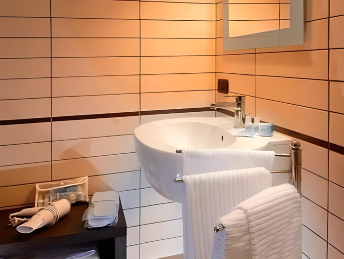 Bathroom 2, Grand Hotel Excelsior, Ascoli Piceno