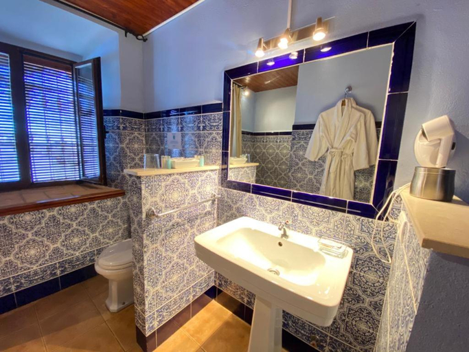 Bathroom 5, Molino La Nava, Córdoba
