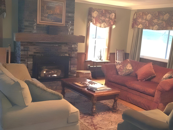 Others 4, Smugglers Notch Inn, Lamoille