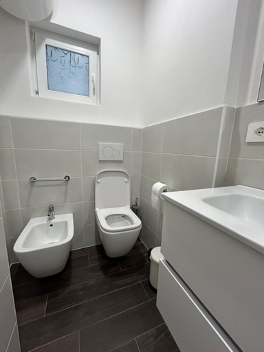 Bathroom 3, Lake Home Apartments, Como