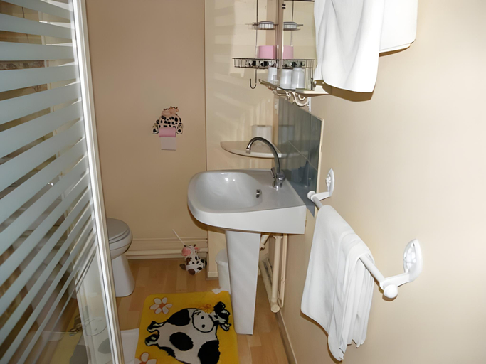Bathroom 2, Le Clos Robinson, Seine-Maritime