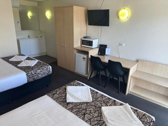 Bedroom 2, City Centre Motel Kempsey, Kempsey