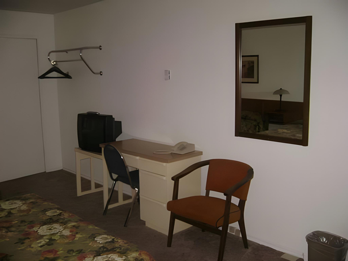 Others 4, Almo Court Motel, East Kootenay