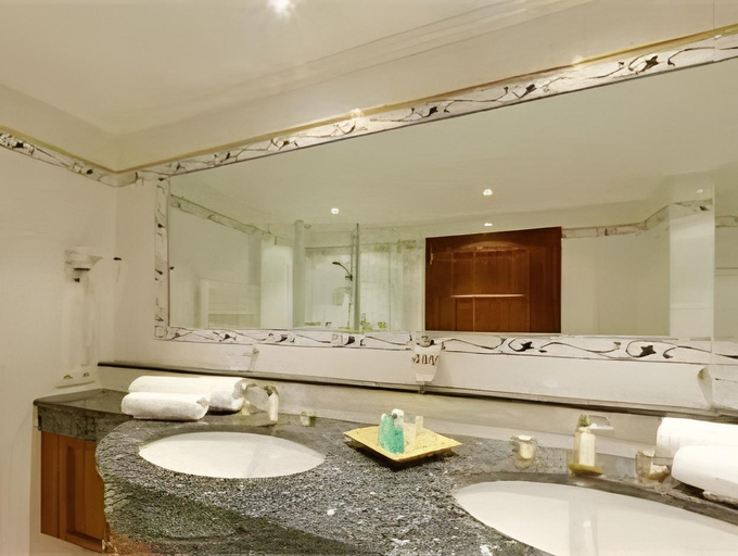 Bathroom 4, LUNARIS Wellnessresort, Bolzano