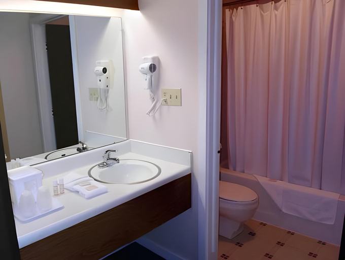 Bathroom 2, GuestLodge, Barnstable
