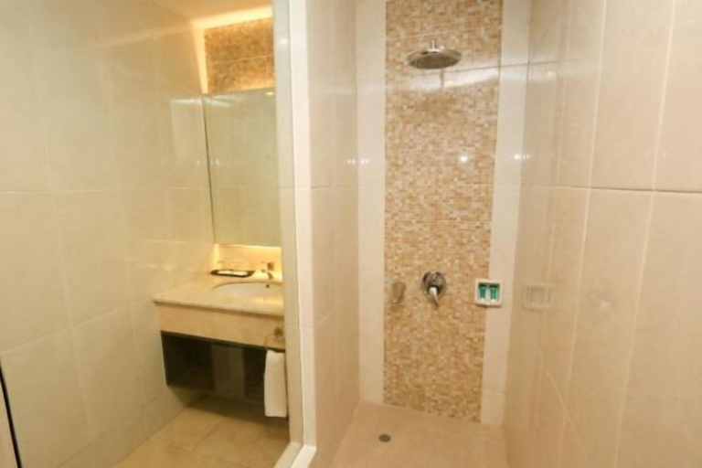 Bathroom 28