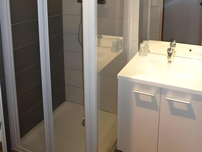 Bathroom 3, Hotel Le Bellevue, Ariège