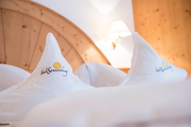 Bedroom 3, Hotel Sonnenburg, Bolzano