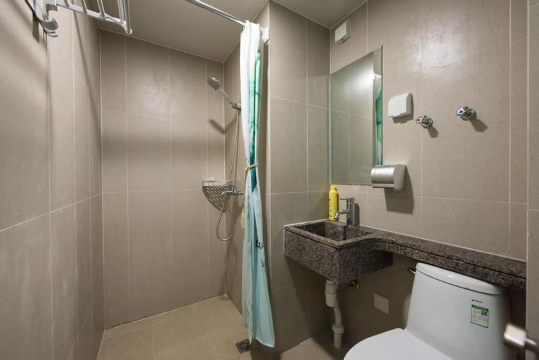 Bathroom 16