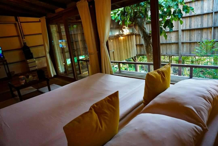Others 5, เรือนคุณแม่, Muang Uthai Thani
