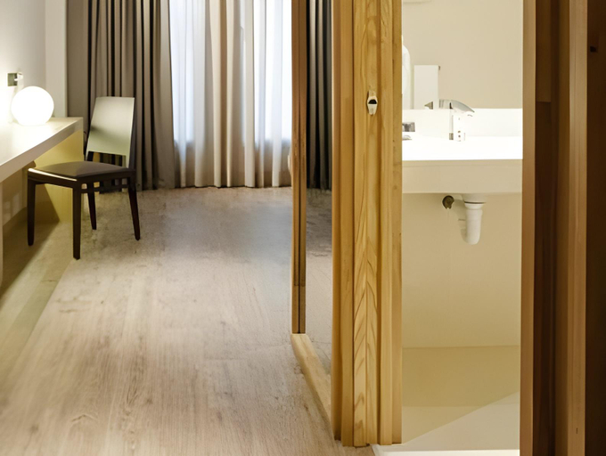 Bathroom 2, Hotel Araba, Álava