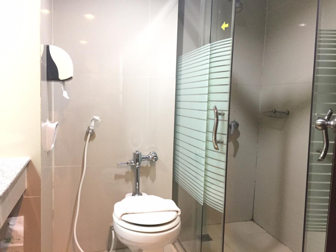 Bathroom 12