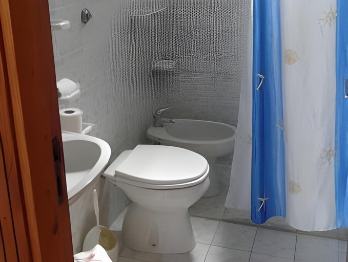 Bathroom 5, Villa Mena, Napoli
