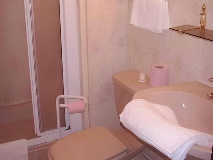 Bathroom 3, Hotel Le Stanislas, Meurthe-et-Moselle