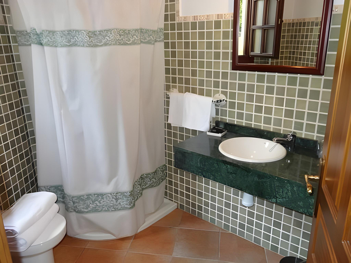 Bathroom 3, El Mirador de Deva, Asturias