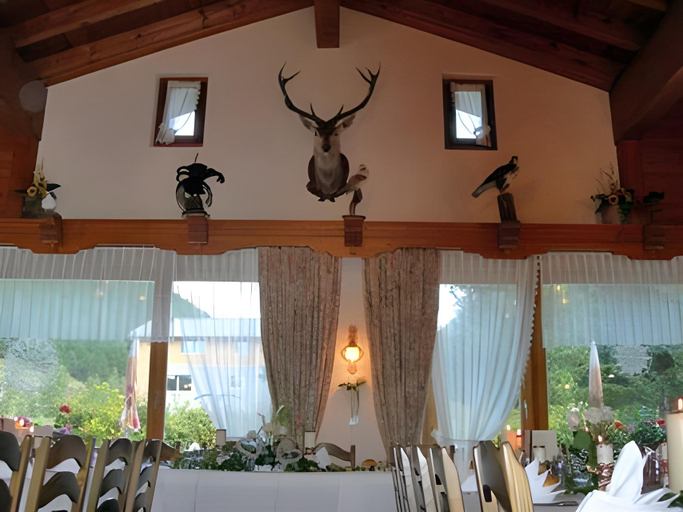 Others 3, Hotel Adler, Visp