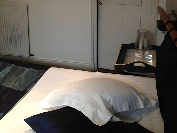 Bedroom 3, Le Querrien, Ille-et-Vilaine